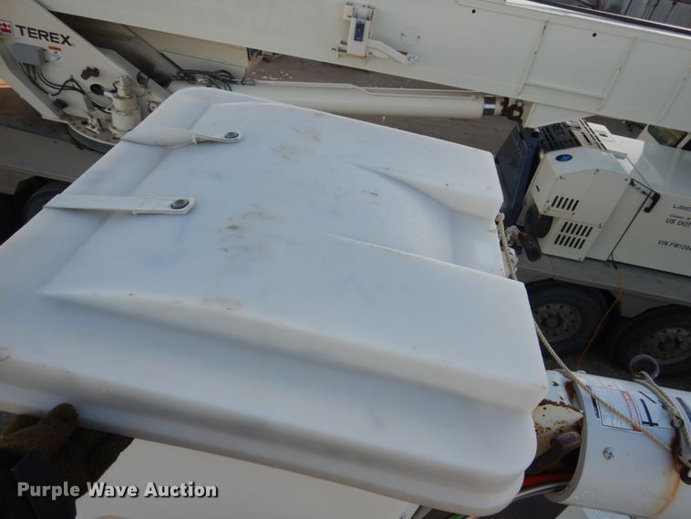 image for item FU9131 2001 GMC 6500 bucket truck