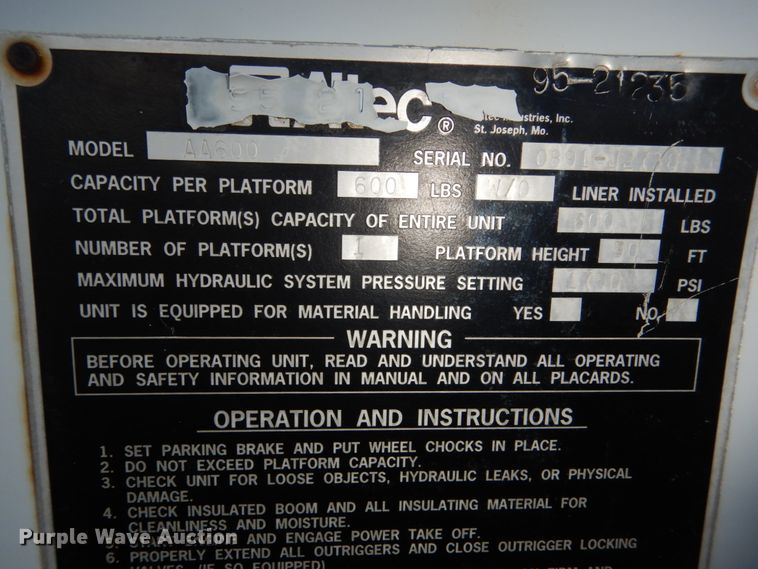 image for item FU9131 2001 GMC 6500 bucket truck