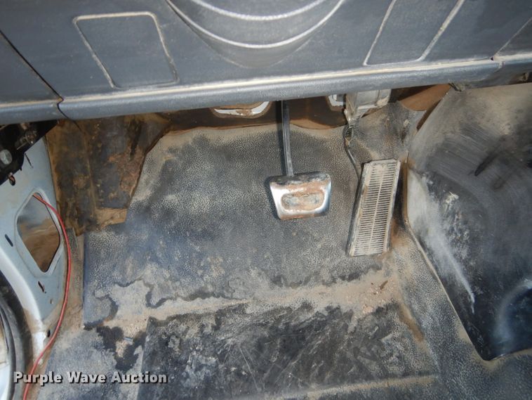 image for item FU9131 2001 GMC 6500 bucket truck