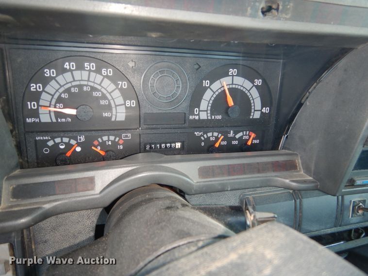 image for item FU9131 2001 GMC 6500 bucket truck