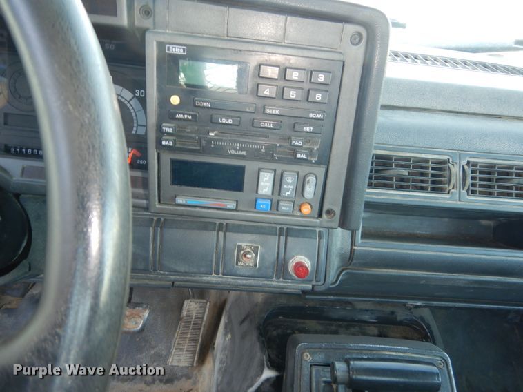 image for item FU9131 2001 GMC 6500 bucket truck