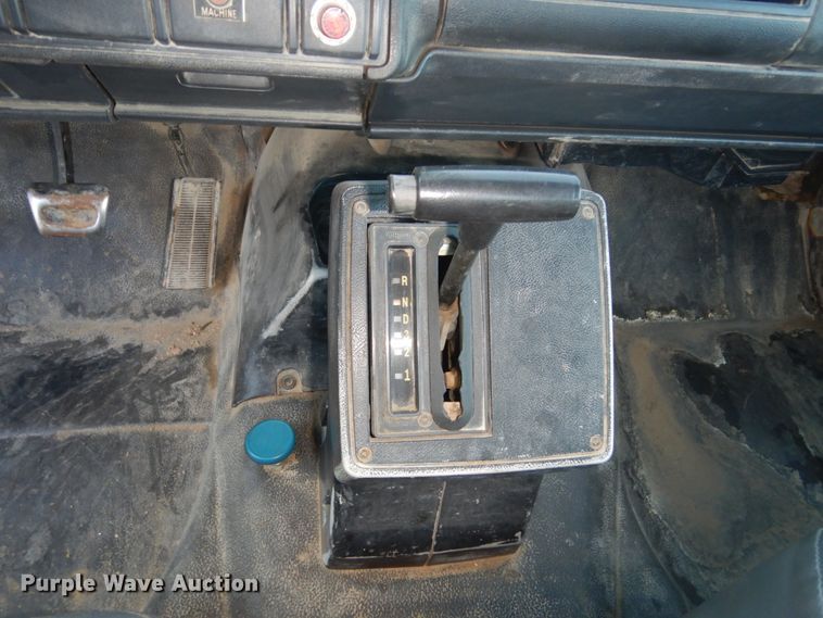 image for item FU9131 2001 GMC 6500 bucket truck