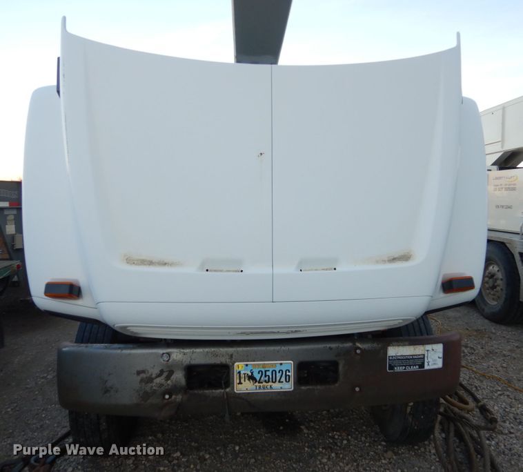 image for item FU9131 2001 GMC 6500 bucket truck