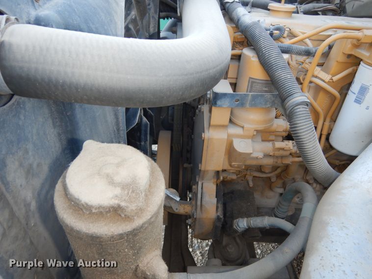 image for item FU9131 2001 GMC 6500 bucket truck