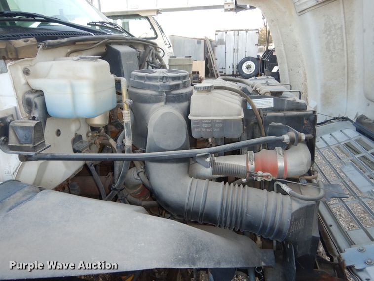 image for item FU9131 2001 GMC 6500 bucket truck