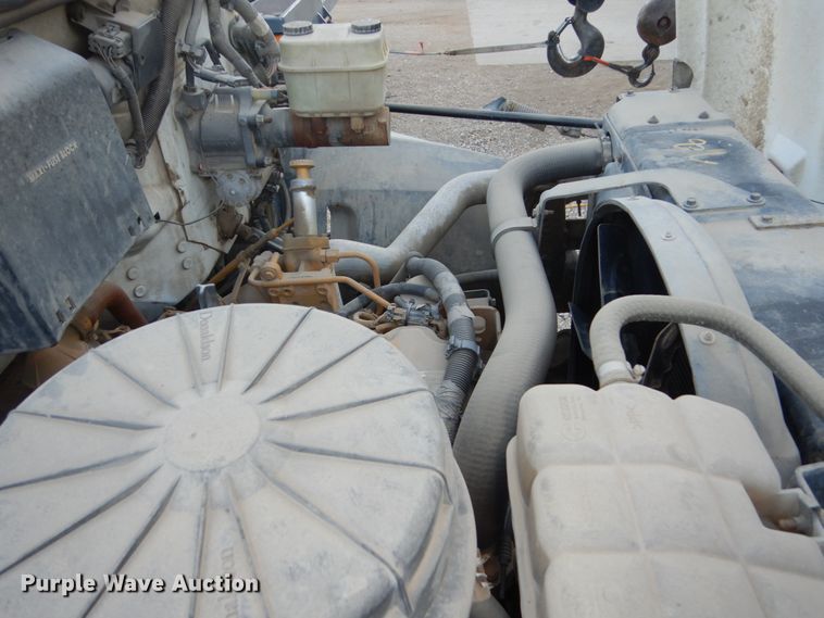 image for item FU9131 2001 GMC 6500 bucket truck