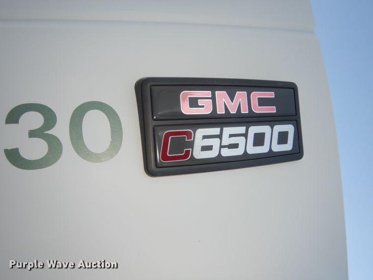 image for item FU9131 2001 GMC 6500 bucket truck