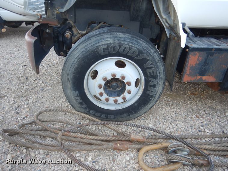 image for item FU9131 2001 GMC 6500 bucket truck