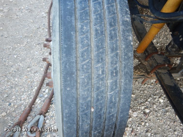 image for item FU9131 2001 GMC 6500 bucket truck