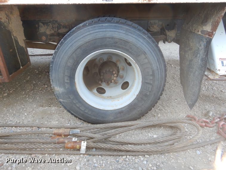 image for item FU9131 2001 GMC 6500 bucket truck