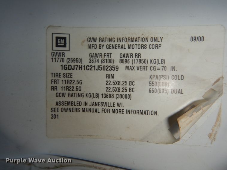 image for item FU9131 2001 GMC 6500 bucket truck