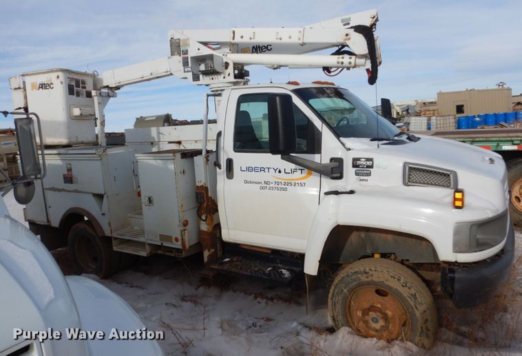 image for item FU9134 2005 Chevrolet C5500 bucket truck