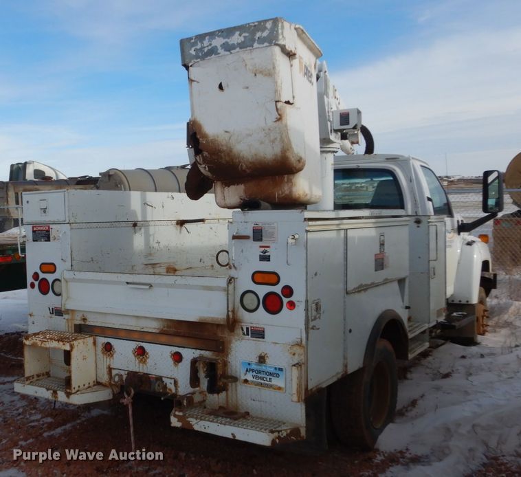 image for item FU9134 2005 Chevrolet C5500 bucket truck