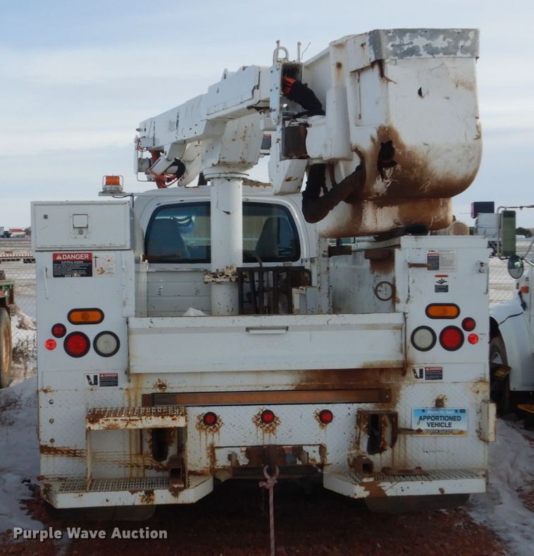 image for item FU9134 2005 Chevrolet C5500 bucket truck