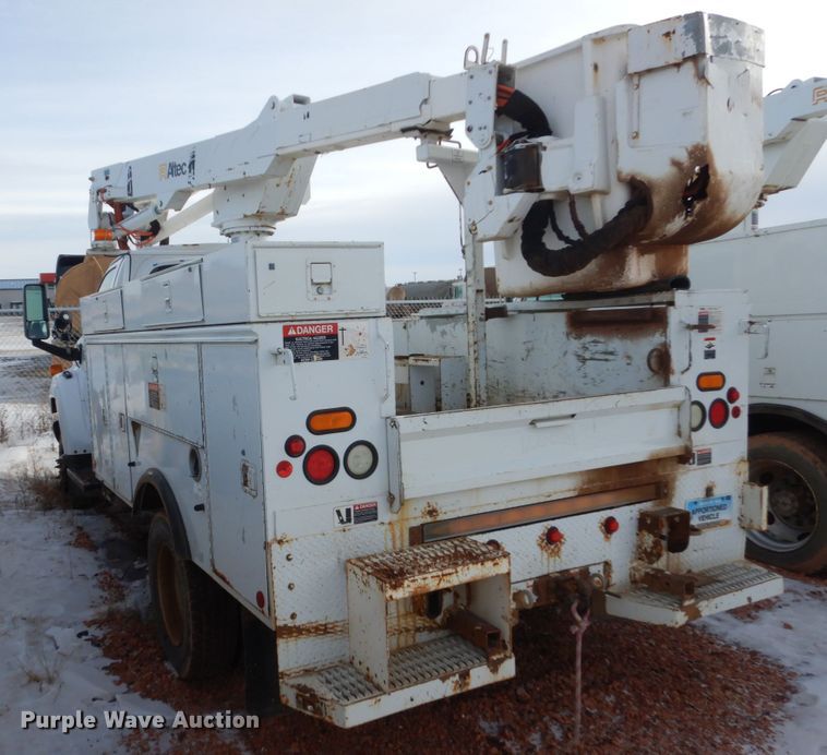 image for item FU9134 2005 Chevrolet C5500 bucket truck