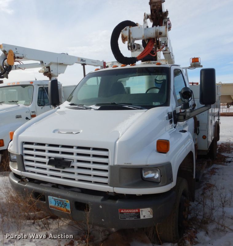 image for item FU9134 2005 Chevrolet C5500 bucket truck