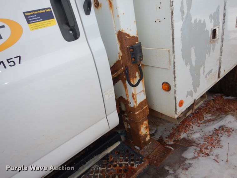 image for item FU9134 2005 Chevrolet C5500 bucket truck