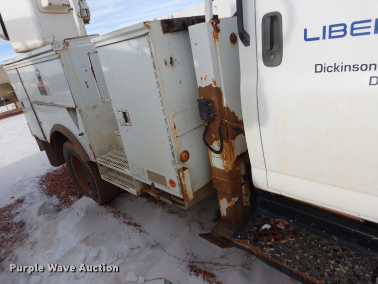 image for item FU9134 2005 Chevrolet C5500 bucket truck