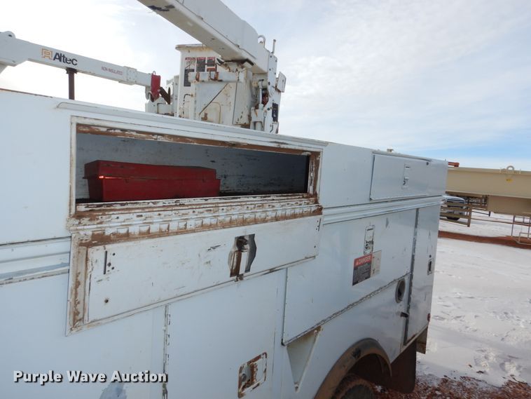image for item FU9134 2005 Chevrolet C5500 bucket truck