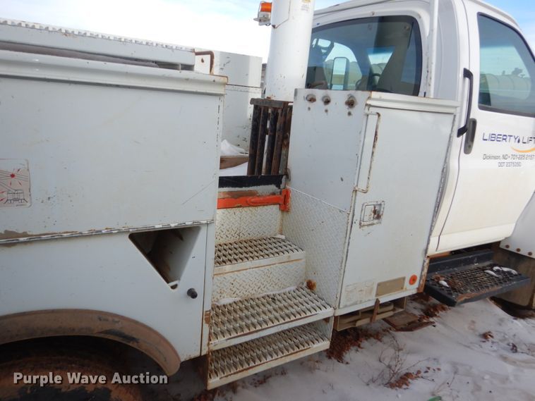 image for item FU9134 2005 Chevrolet C5500 bucket truck