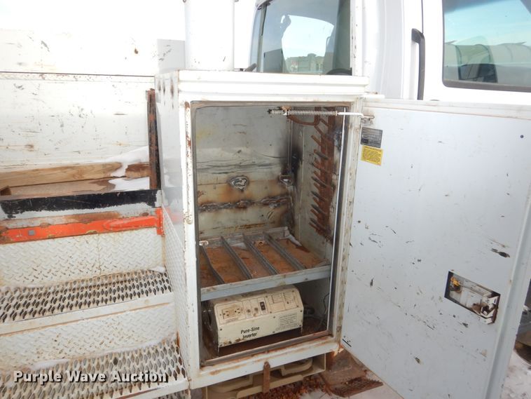 image for item FU9134 2005 Chevrolet C5500 bucket truck