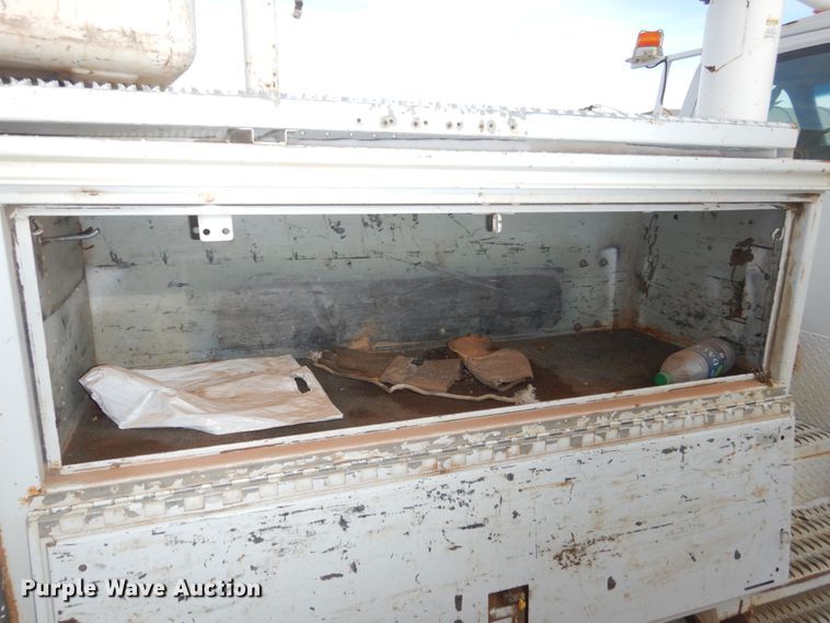 image for item FU9134 2005 Chevrolet C5500 bucket truck