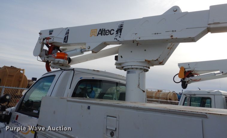 image for item FU9134 2005 Chevrolet C5500 bucket truck