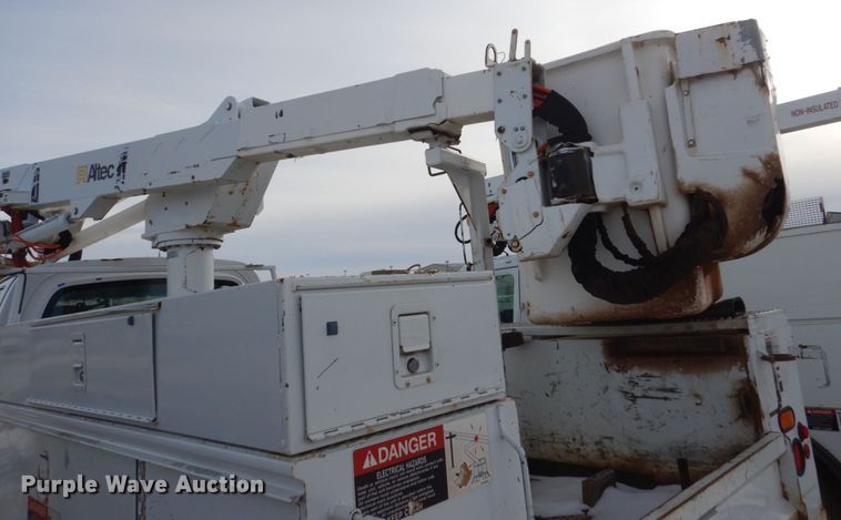 image for item FU9134 2005 Chevrolet C5500 bucket truck