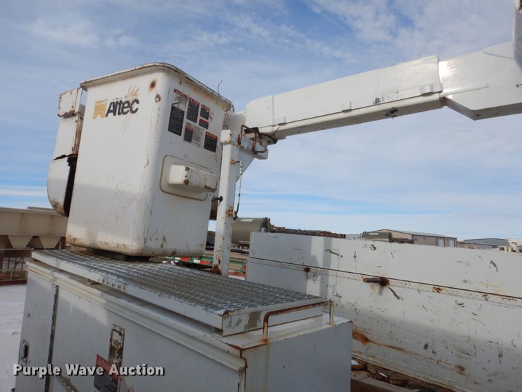 image for item FU9134 2005 Chevrolet C5500 bucket truck