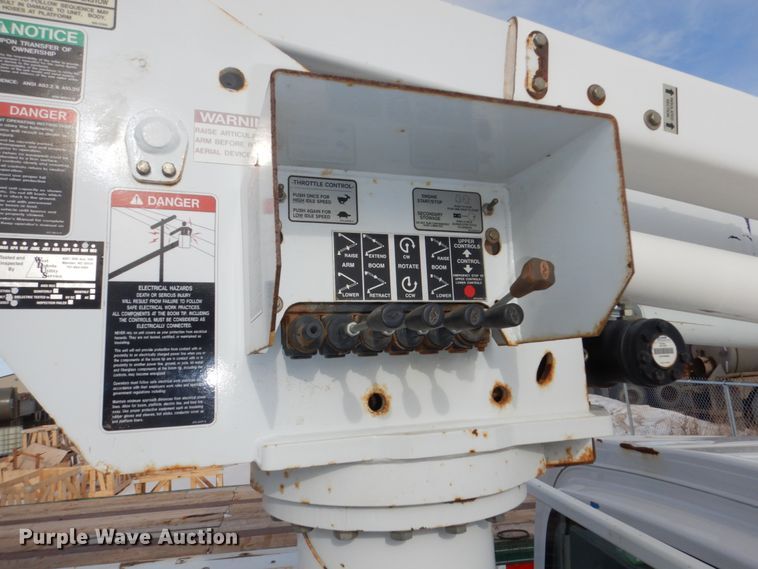 image for item FU9134 2005 Chevrolet C5500 bucket truck