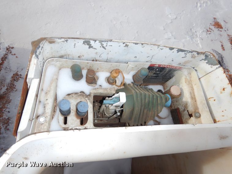 image for item FU9134 2005 Chevrolet C5500 bucket truck