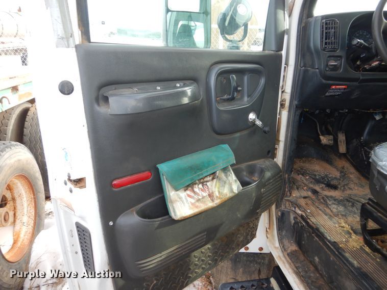 image for item FU9134 2005 Chevrolet C5500 bucket truck