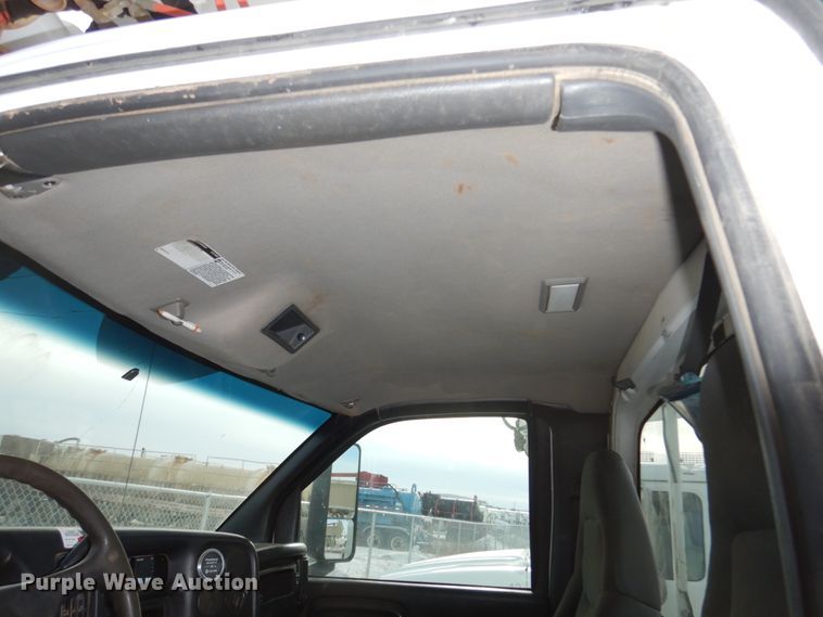 image for item FU9134 2005 Chevrolet C5500 bucket truck