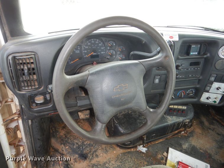 image for item FU9134 2005 Chevrolet C5500 bucket truck