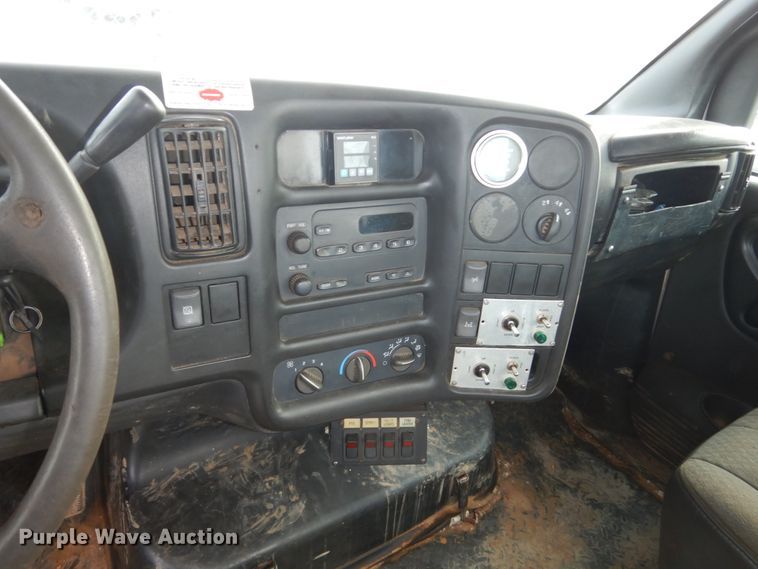 image for item FU9134 2005 Chevrolet C5500 bucket truck