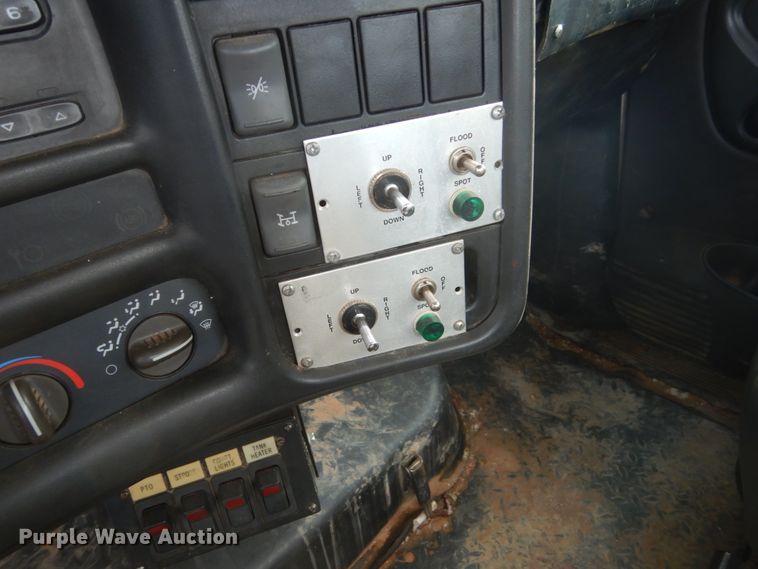 image for item FU9134 2005 Chevrolet C5500 bucket truck