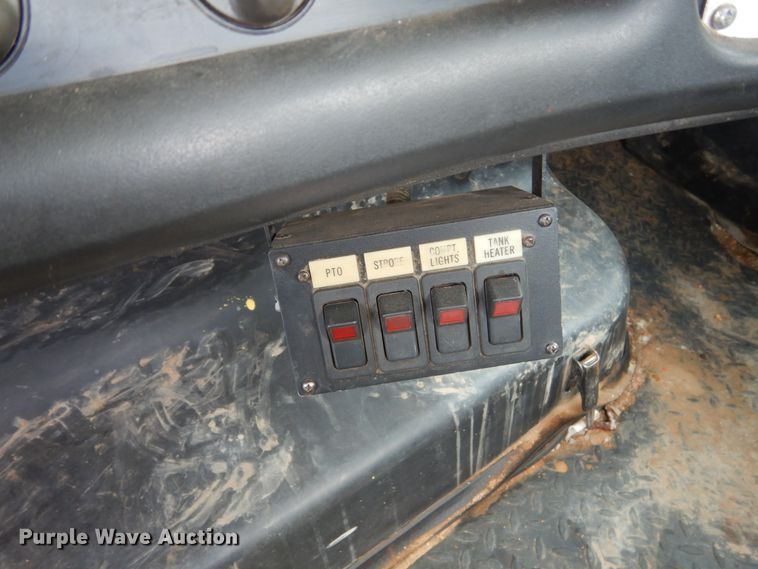 image for item FU9134 2005 Chevrolet C5500 bucket truck