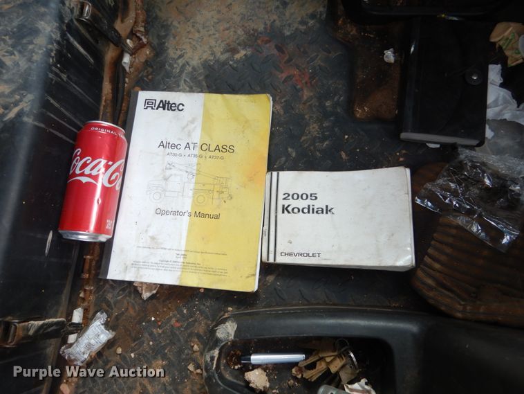 image for item FU9134 2005 Chevrolet C5500 bucket truck