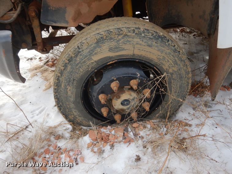 image for item FU9134 2005 Chevrolet C5500 bucket truck