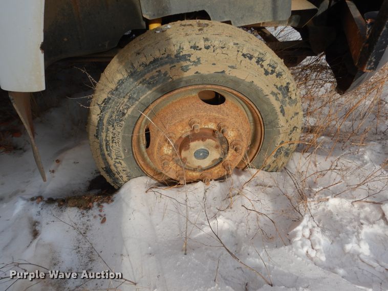 image for item FU9134 2005 Chevrolet C5500 bucket truck