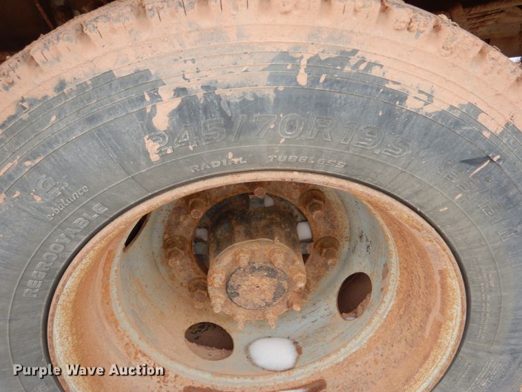 image for item FU9134 2005 Chevrolet C5500 bucket truck