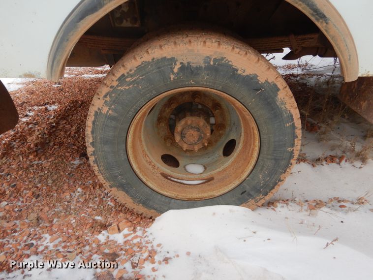 image for item FU9134 2005 Chevrolet C5500 bucket truck