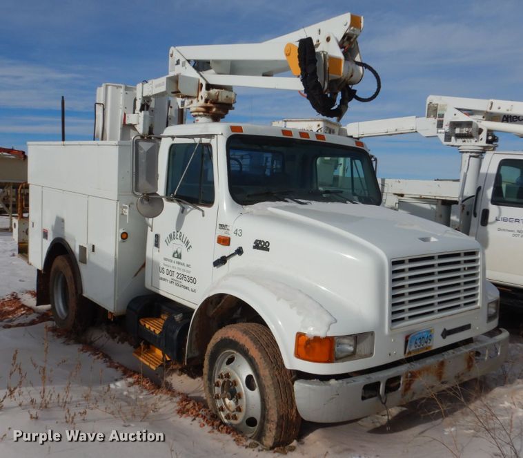 image for item FU9135 2001 International 4700 bucket truck