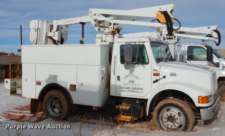 image for item FU9135 2001 International 4700 bucket truck