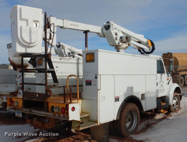 image for item FU9135 2001 International 4700 bucket truck