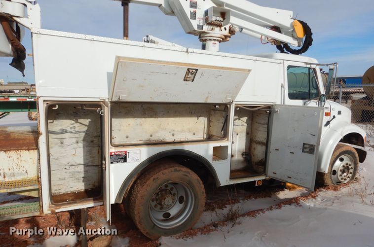 image for item FU9135 2001 International 4700 bucket truck