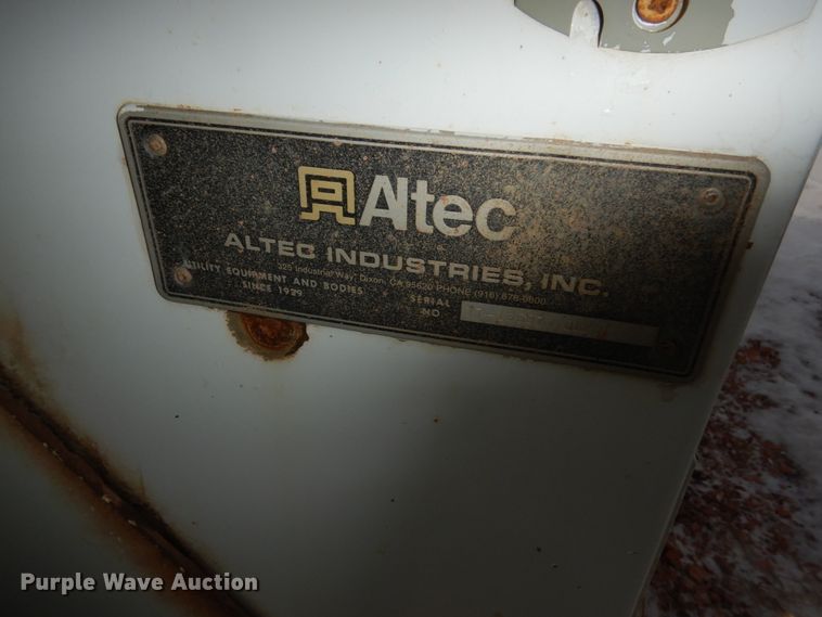 image for item FU9135 2001 International 4700 bucket truck