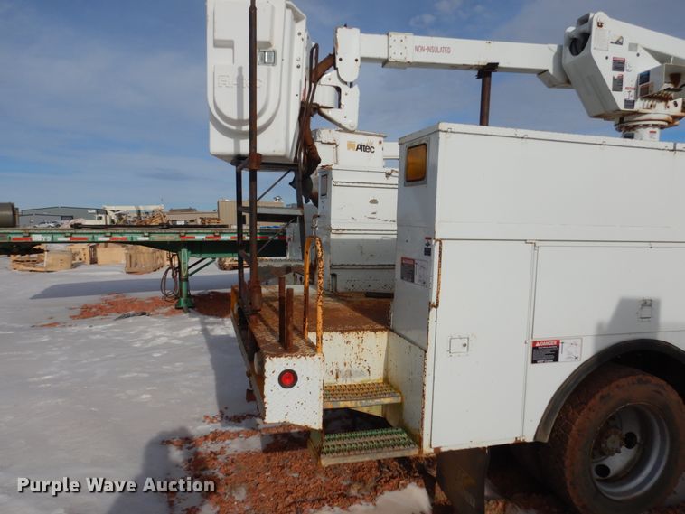 image for item FU9135 2001 International 4700 bucket truck