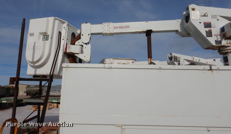 image for item FU9135 2001 International 4700 bucket truck