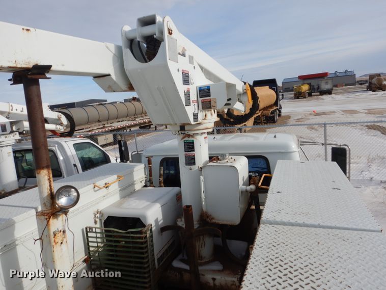 image for item FU9135 2001 International 4700 bucket truck